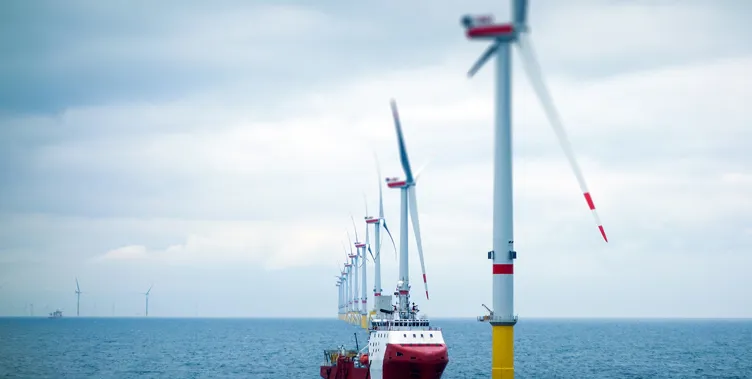 Big Offshore wind-farm with transfer vessel