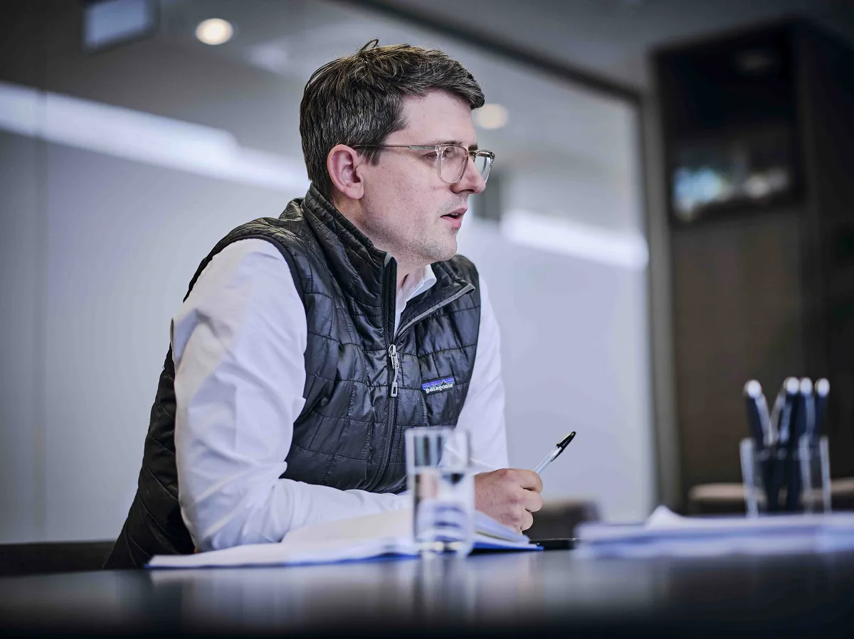 DOEL Securities staff member