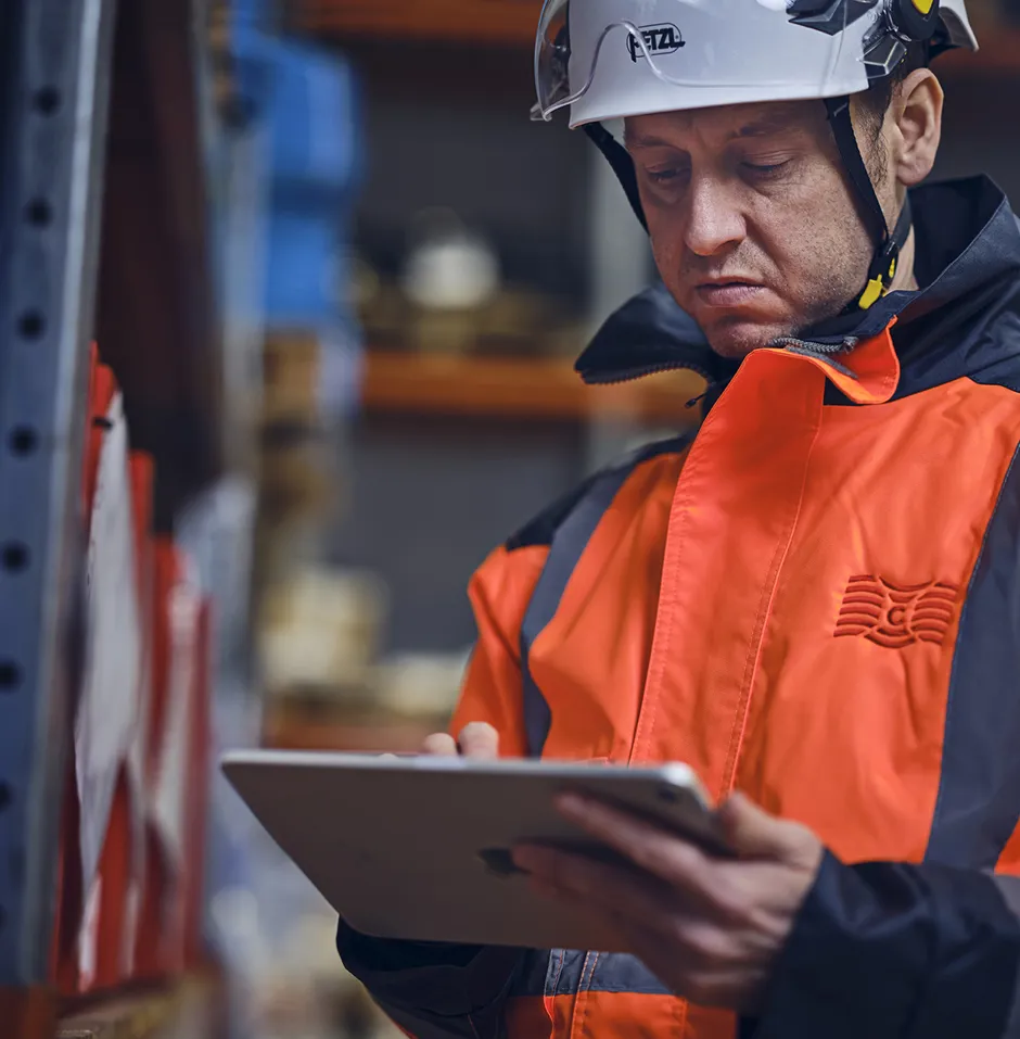 quayside management employees checking stock