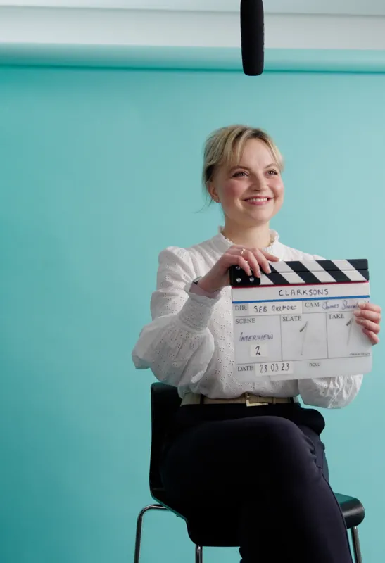 TakeoverModule.BackgroundImageAriaLabel