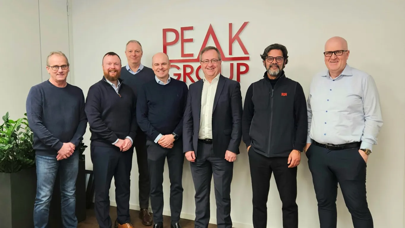 Leaders from DOEL Port Services and Peak Group